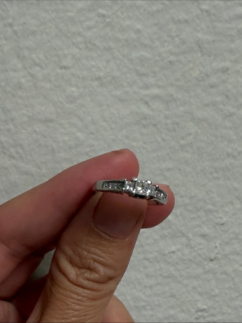 14k white gold and diamond ring